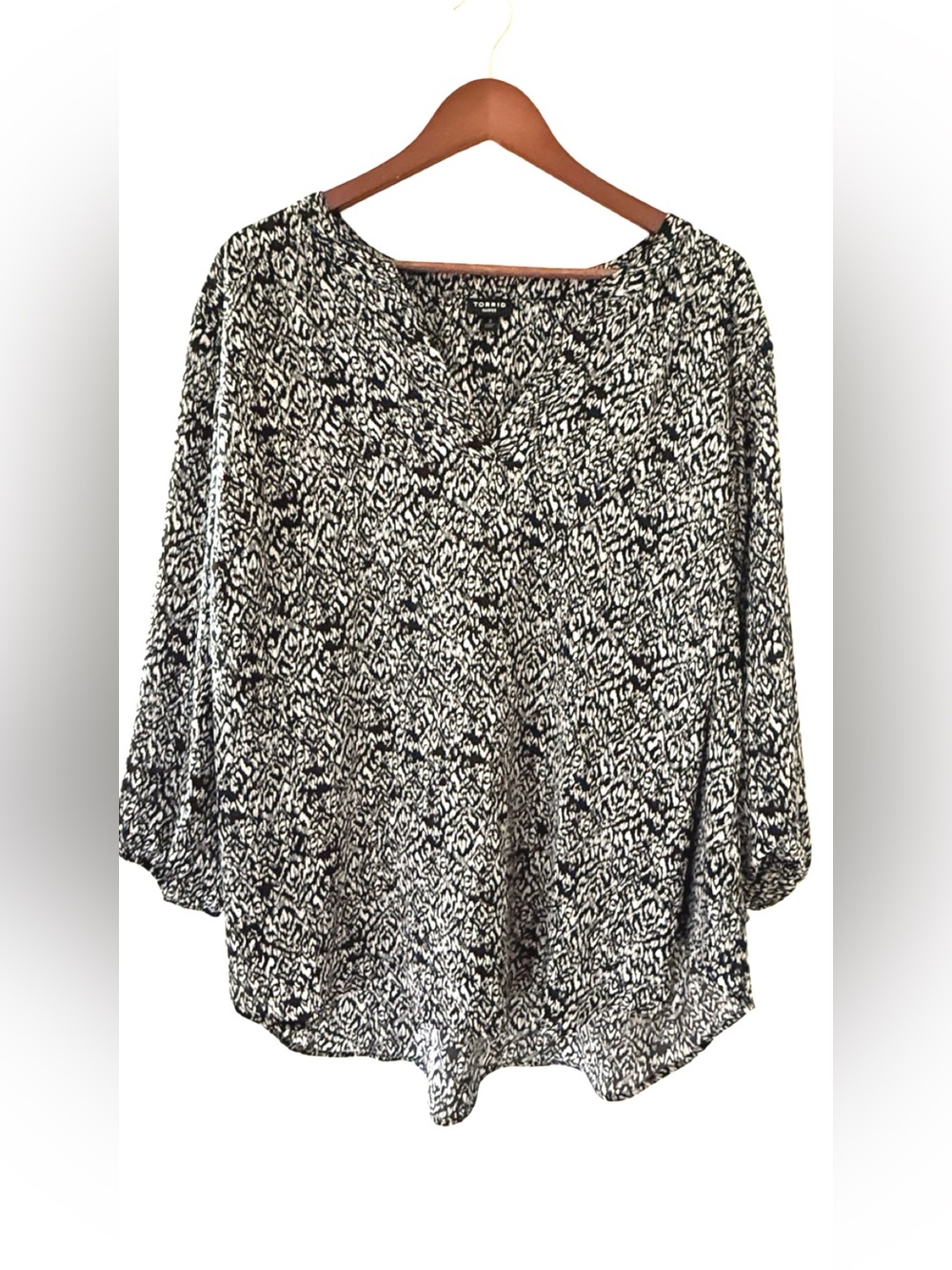 Torrid, Black and White Pattern Harper Blouse, Size 3